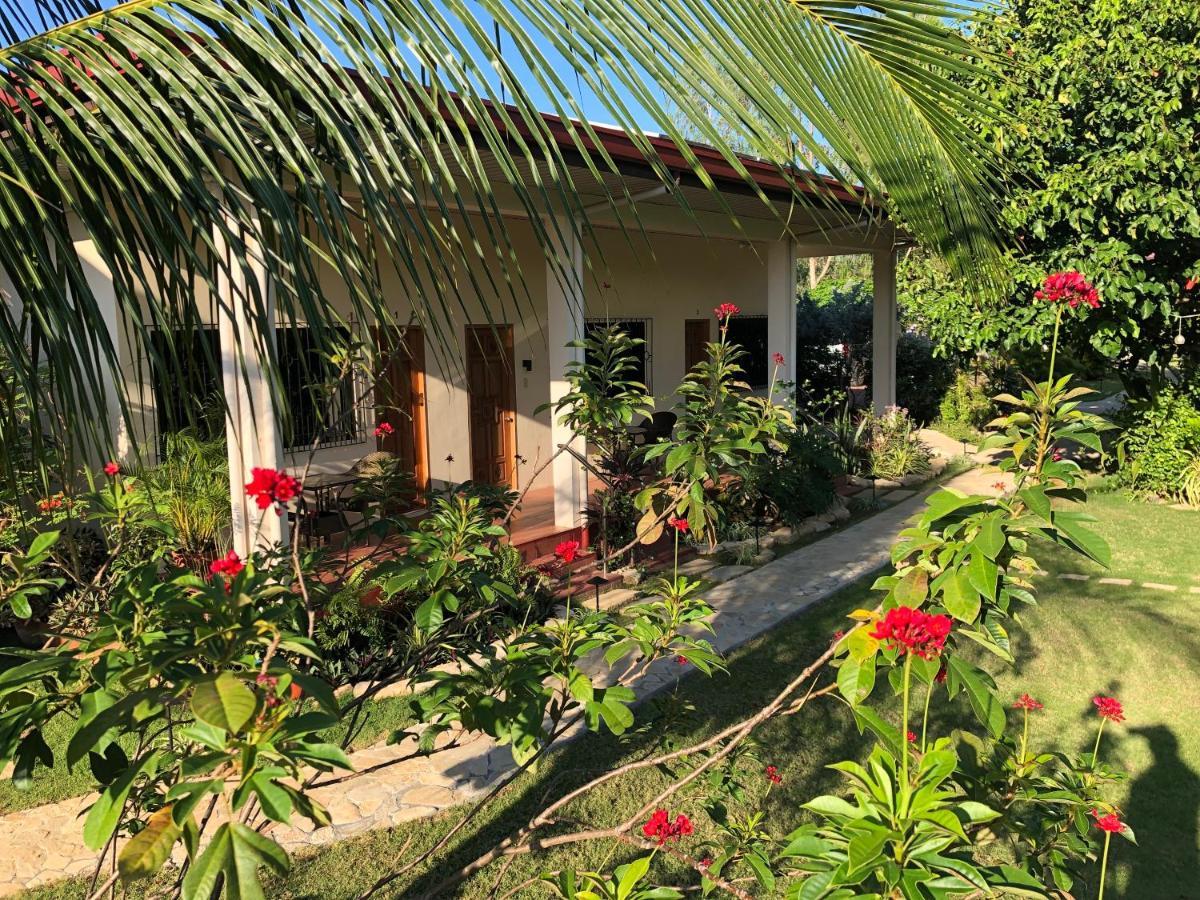 Strutz Art Garden Resort Bangued Extérieur photo
