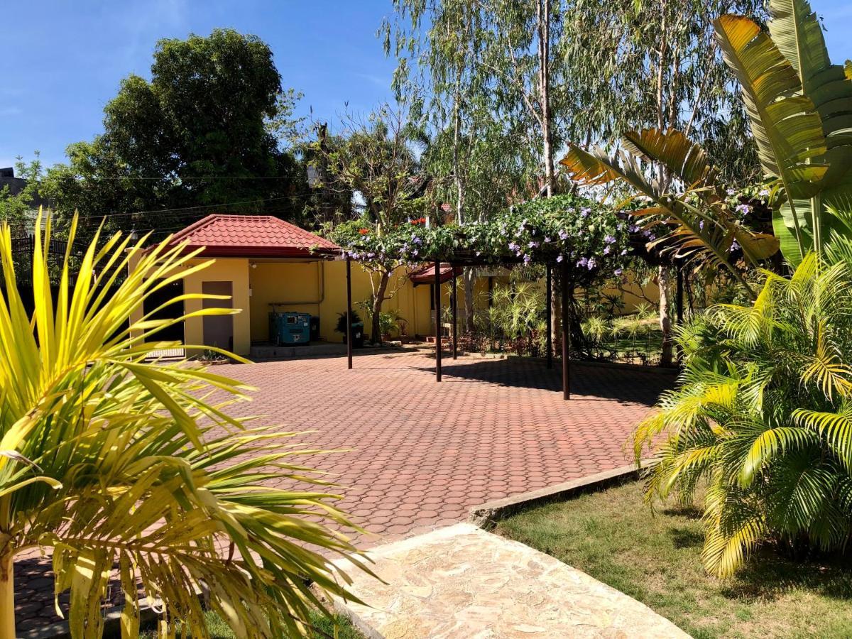 Strutz Art Garden Resort Bangued Extérieur photo