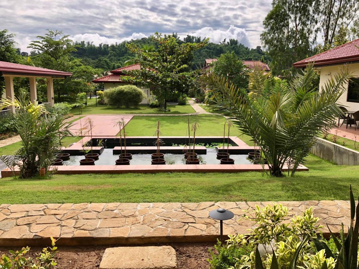 Strutz Art Garden Resort Bangued Extérieur photo