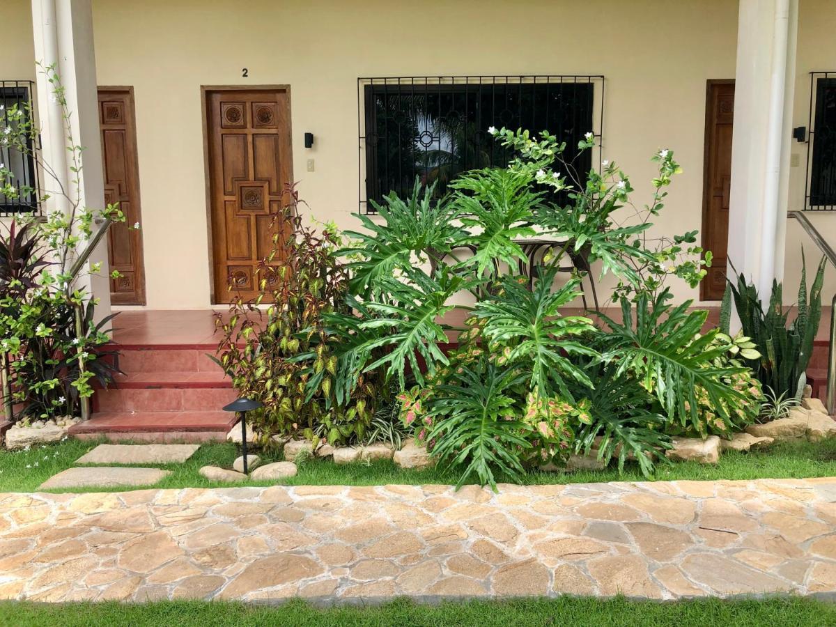 Strutz Art Garden Resort Bangued Extérieur photo