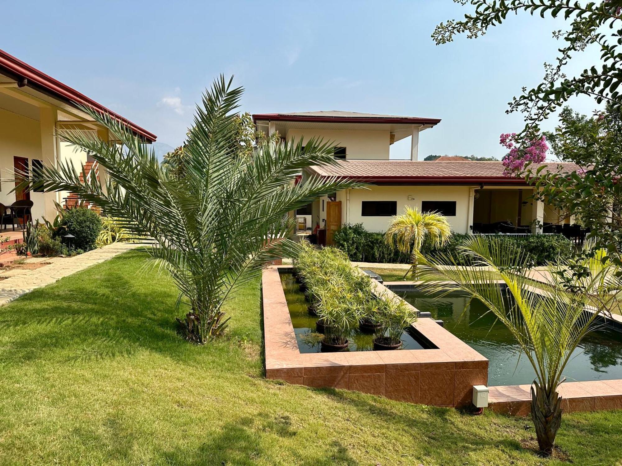 Strutz Art Garden Resort Bangued Extérieur photo