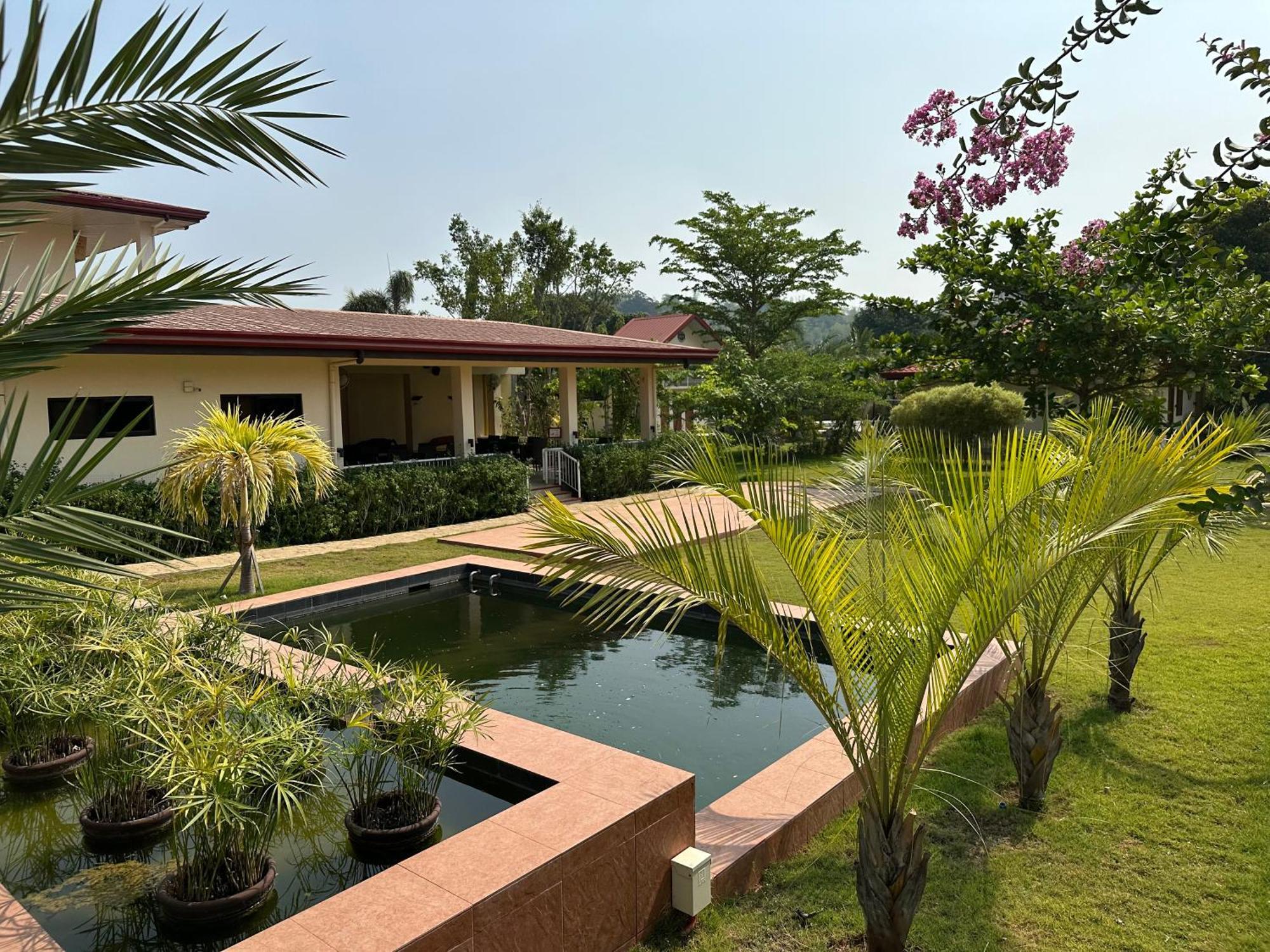 Strutz Art Garden Resort Bangued Extérieur photo